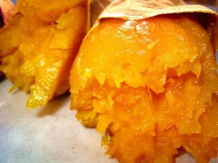 哈尔滨烤地瓜爆料视频,街头美食新宠，热辣口感引爆味蕾