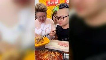 娱乐吃瓜酱女生来例假,揭秘生理期背后的秘密与关爱 第2张 娱乐吃瓜酱女生来例假,揭秘生理期背后的秘密与关爱 第2张