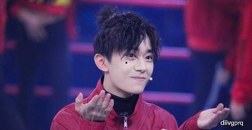易烊千玺父亲母亲爆料视频,成长背后的温馨故事 第2张 易烊千玺父亲母亲爆料视频,成长背后的温馨故事 第2张