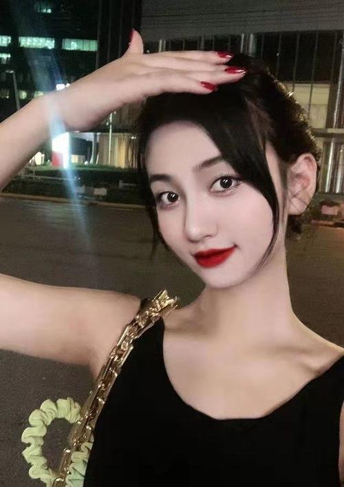 女网红爆料娱乐圈是谁,女网红爆料揭示惊人内幕  第2张